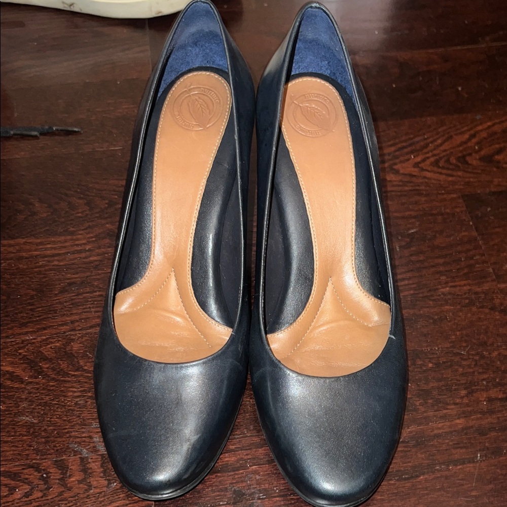 Nurture 9B navy upper with black wooden heel.